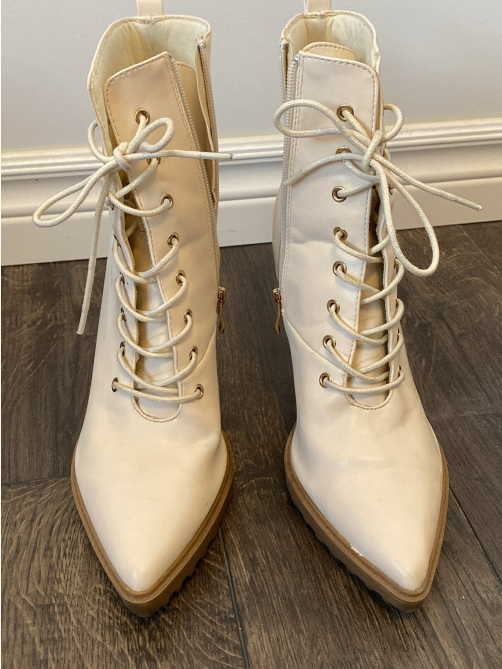 VENUS Ivory Lace-Up Pointed Ankle Boots